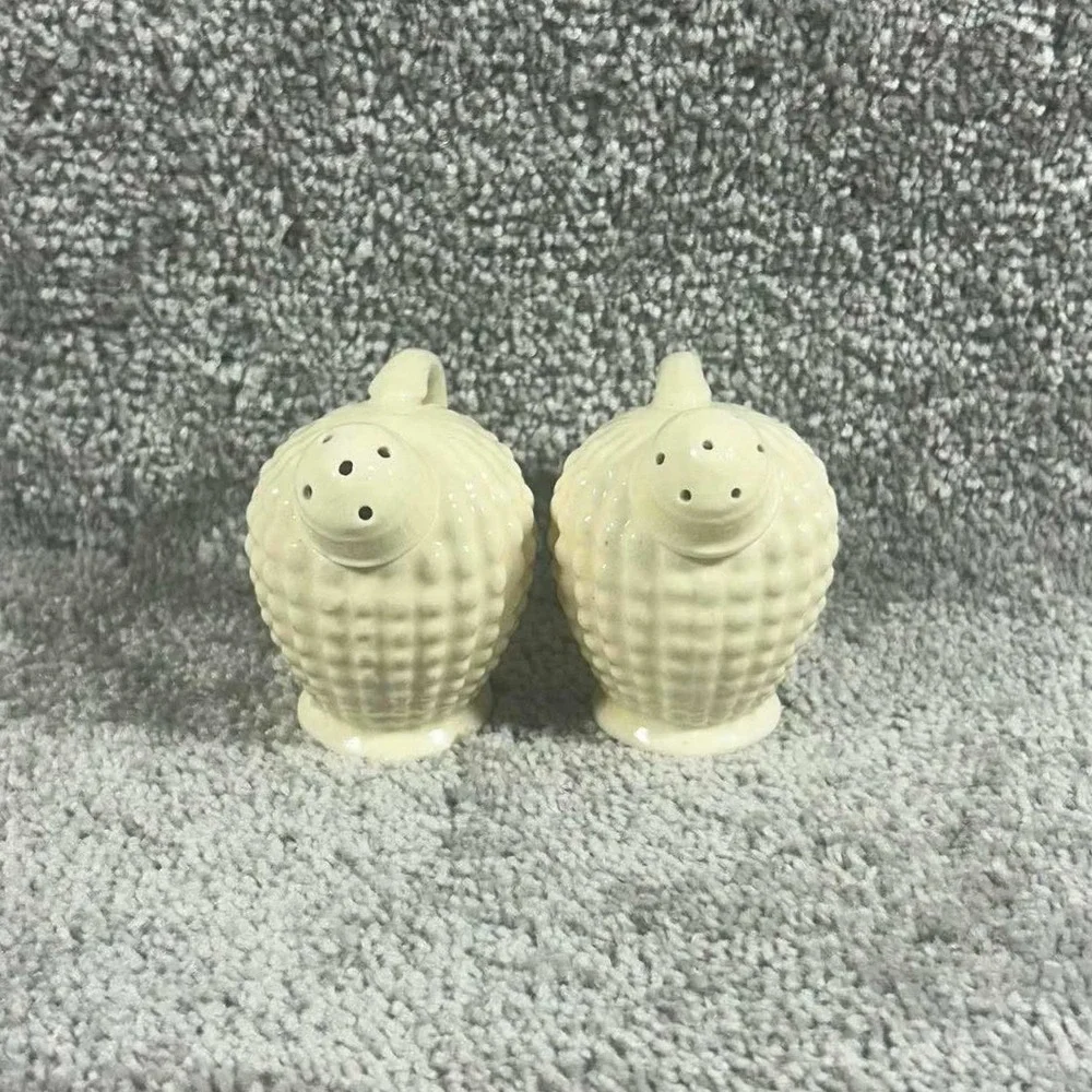Maruhon Ware Salt and Pepper Shakers Cream Vintage Japan Set
